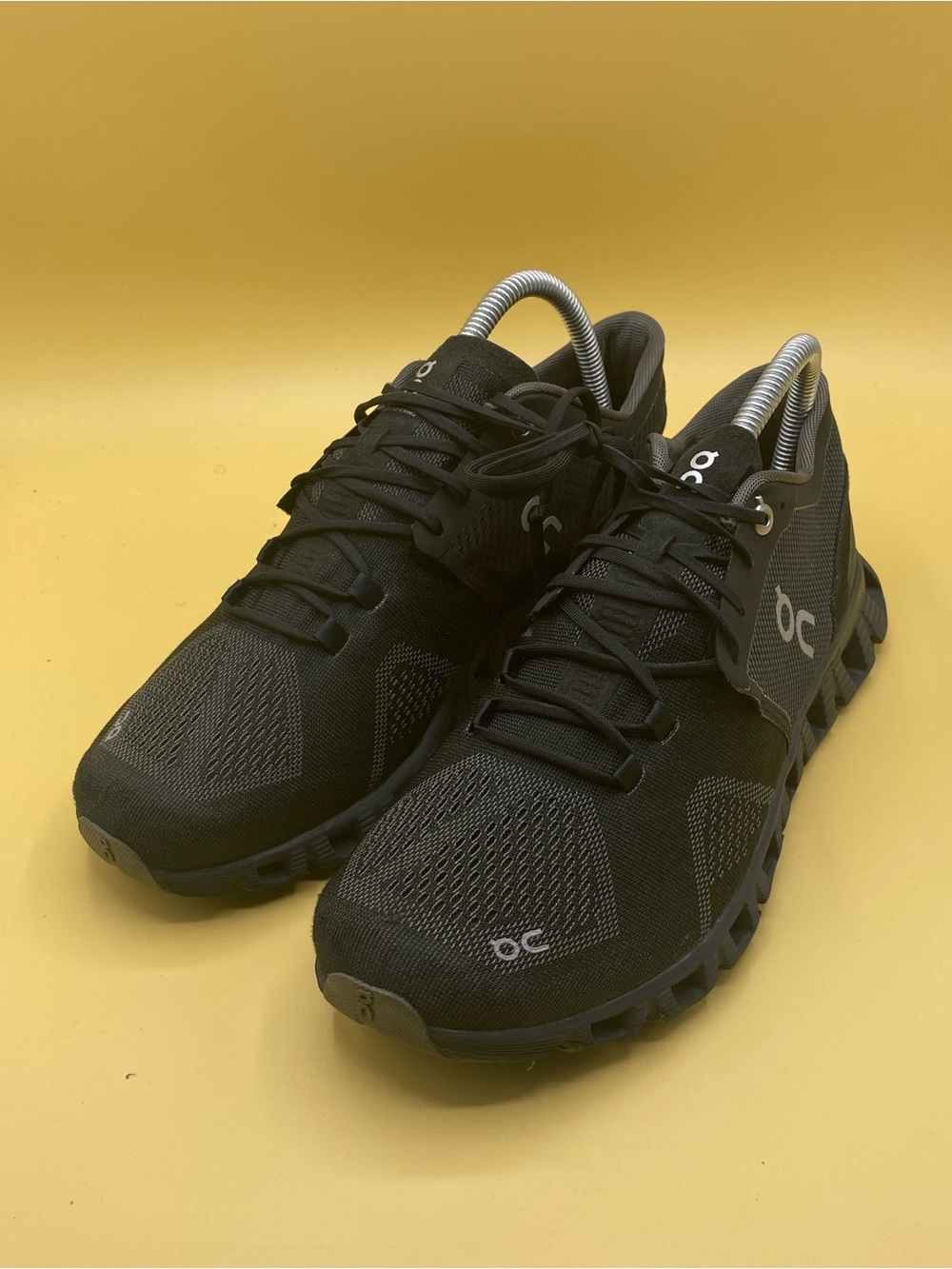 On Cloud X running shoes in the Black/Asphalt - Picture 4 of 4